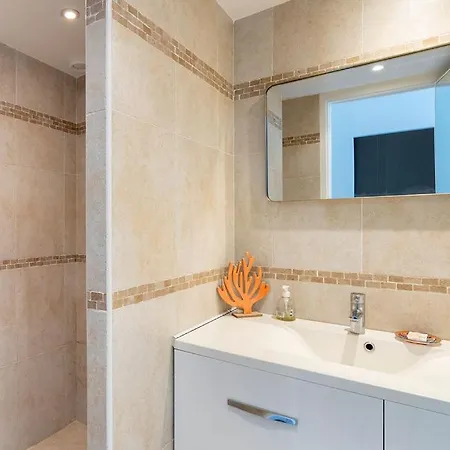 Apartment La Paranthese Calme Avec Terrasse, Jardin Et Piscine Cannes